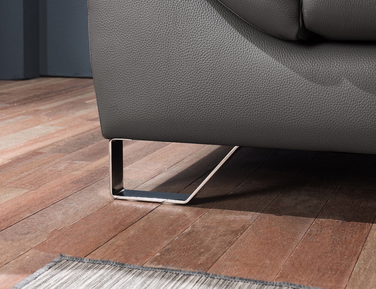 Sang trọng, hiện đại cùng mẫu sofa da Microfiber HNS71 - Ảnh 4