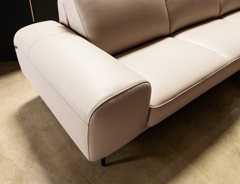 Sofa HNS93 có chất liệu da mềm min, bền đẹp