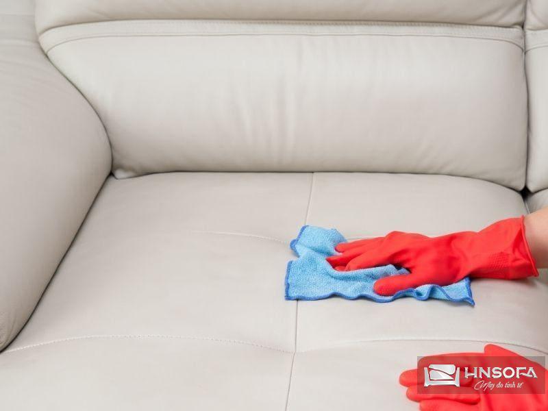Sofa không sử dụng trong thời gian dài rất dễ bị ẩm mốc