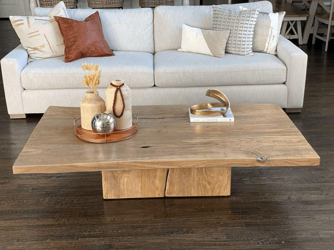 Bàn trả bằng gỗ sồi Nga đi kèm bộ sofa đôi