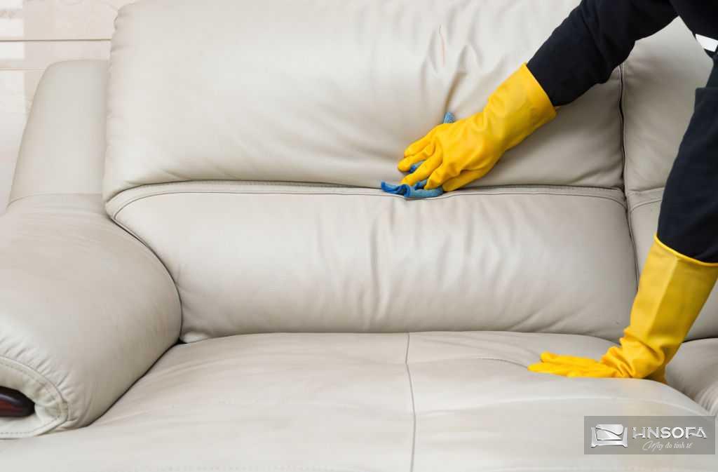Bảo dưỡng ghế sofa da giúp  giữ độ bóng sáng cho bề mặt da
