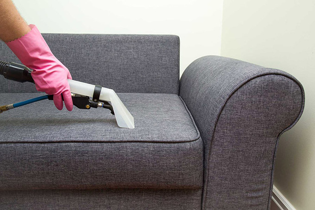 cach-lam-sach-ghe-sofa-vai (1)