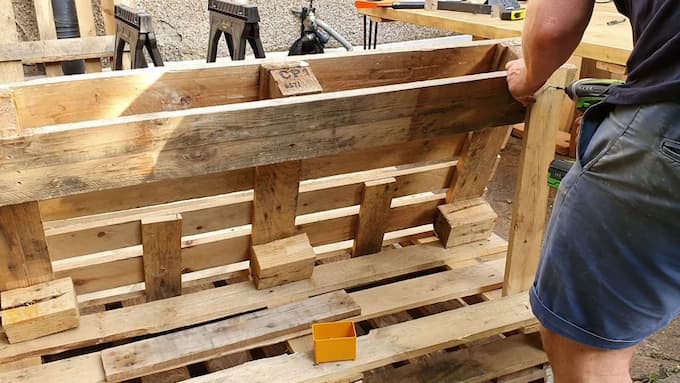 Gia cố lại cho chắc trước khi đặt đệm hoặc sơn đổi mầu
