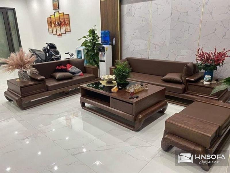 Chiếc sofa đùi gà này là một tác phẩm nghệ thuật. Chất liệu velvet sang trọng, màu sắc ấn tượng và đường nét tinh tế