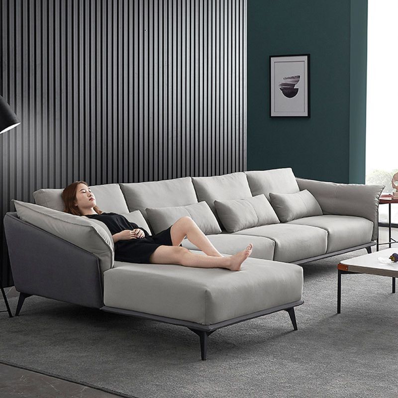 Đặt ghế ngay trung tâm ngôi nhà là cách đặt sofa góc tận dụng tối đa công năng sản phẩm