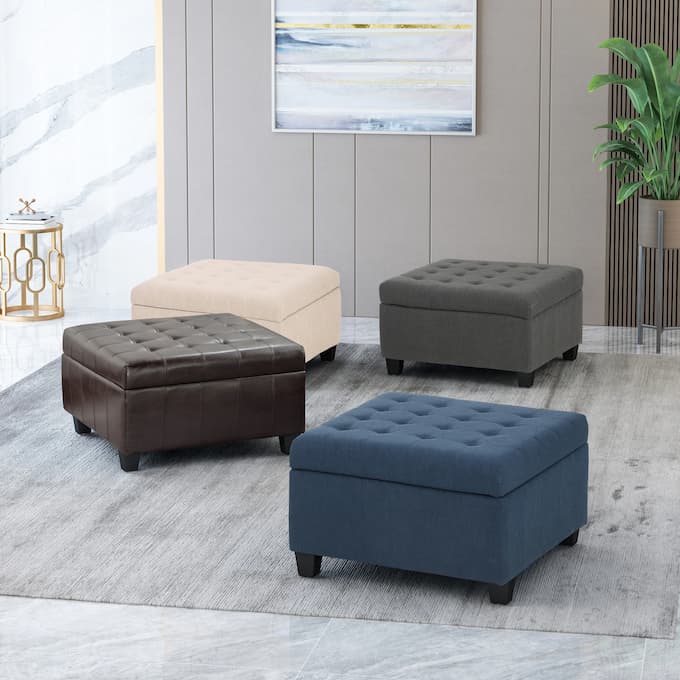 Mẫu ghế đôn sofa vuông được nhiều gia đình lựa chọn