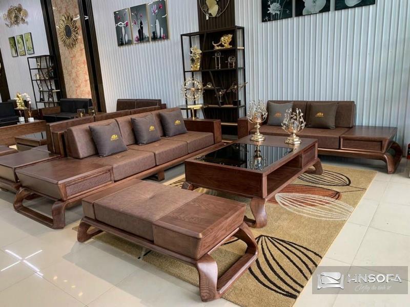 Ghế sofa chân xoắn tạo điểm nhấn nghệ thuật và độ phức tạp cho sofa, thích hợp với phong cách trang trí cổ điển và vintage.