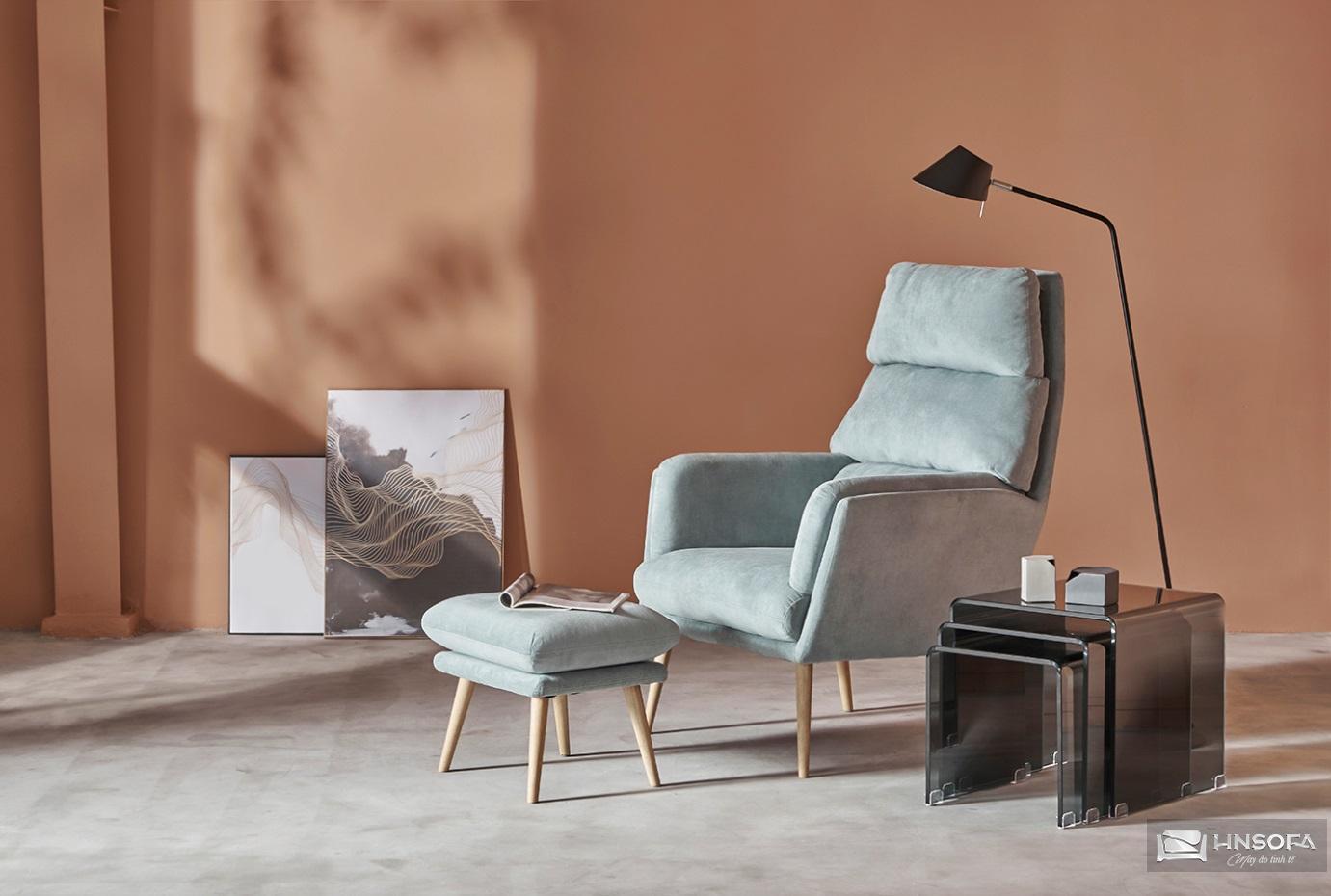 Ghế sofa đơn cần hài hoà với các loại đồ nội thất trong phòng