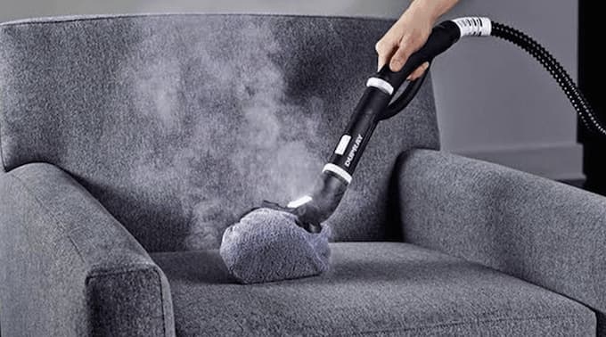 Vệ sinh thường xuyên giúp sofa sạch và bền mầu hơn