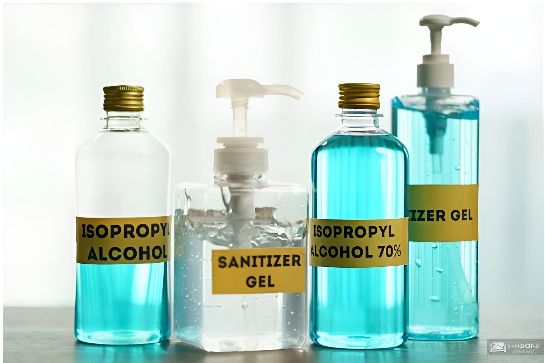 Isopropyl alcohol là một dung môi mạnh có khả năng làm sạch da bị mốc