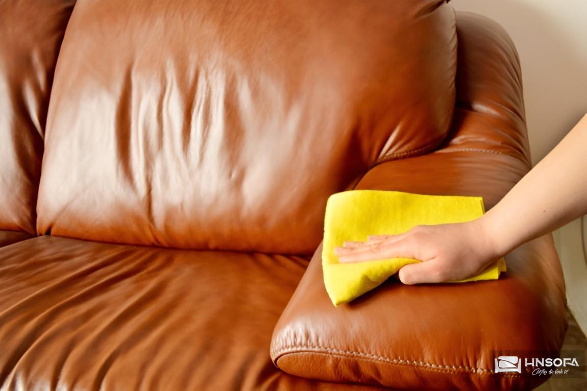 Mẹo làm sạch ghế da bị mốc tại nhà chỉ trong 5 phút