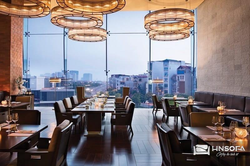 Sắp xếp các vật dụng công năng kèm bộ sofa