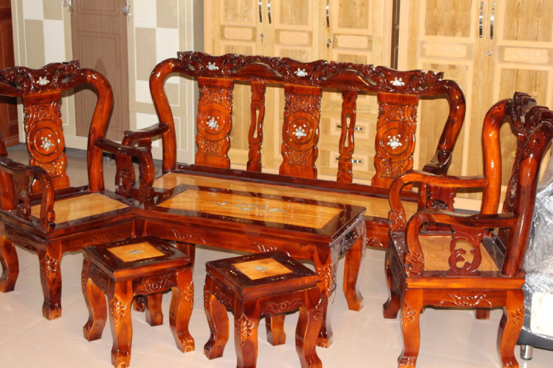 Sofa gỗ tràm gõ tay 8 sang trọng trong phòng khách
