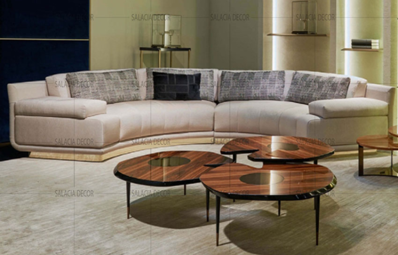 Sofa hình vòng cung màu trắng trang nhã kết hợp ba bàn ấn tượng