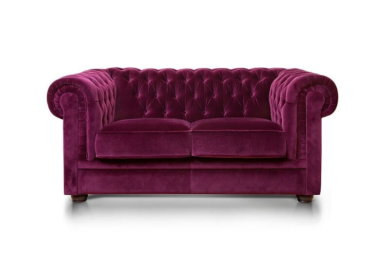 Sofa màu tím được làm bằng nỉ nhung bền, đẹp