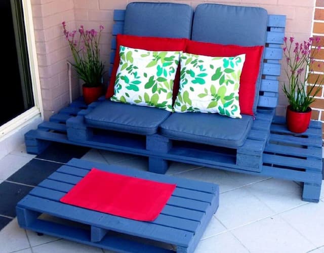 Sofa Pallet nổi bật với tone mầu xanh