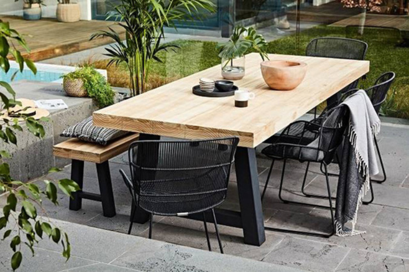 Sofa sắt hộp với kiểu dáng mẫu mã thích hợp để ở ban công mà không sợ bị oxi hóa