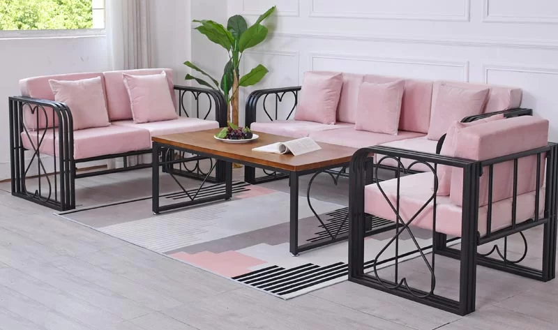 Chọn ghế sofa sắt hộp tông màu sáng cho phòng khách tạo sự tươi mới trẻ trung