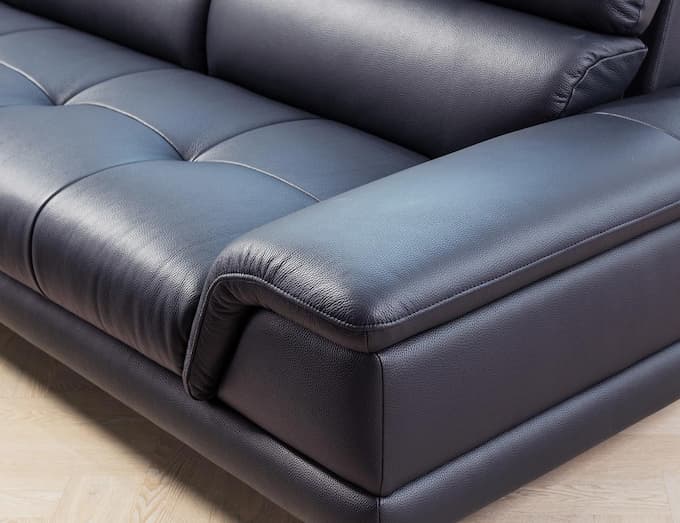 Mẫu sofa văng da bò Ý HNS98 có đường may tinh tế, hiện đại