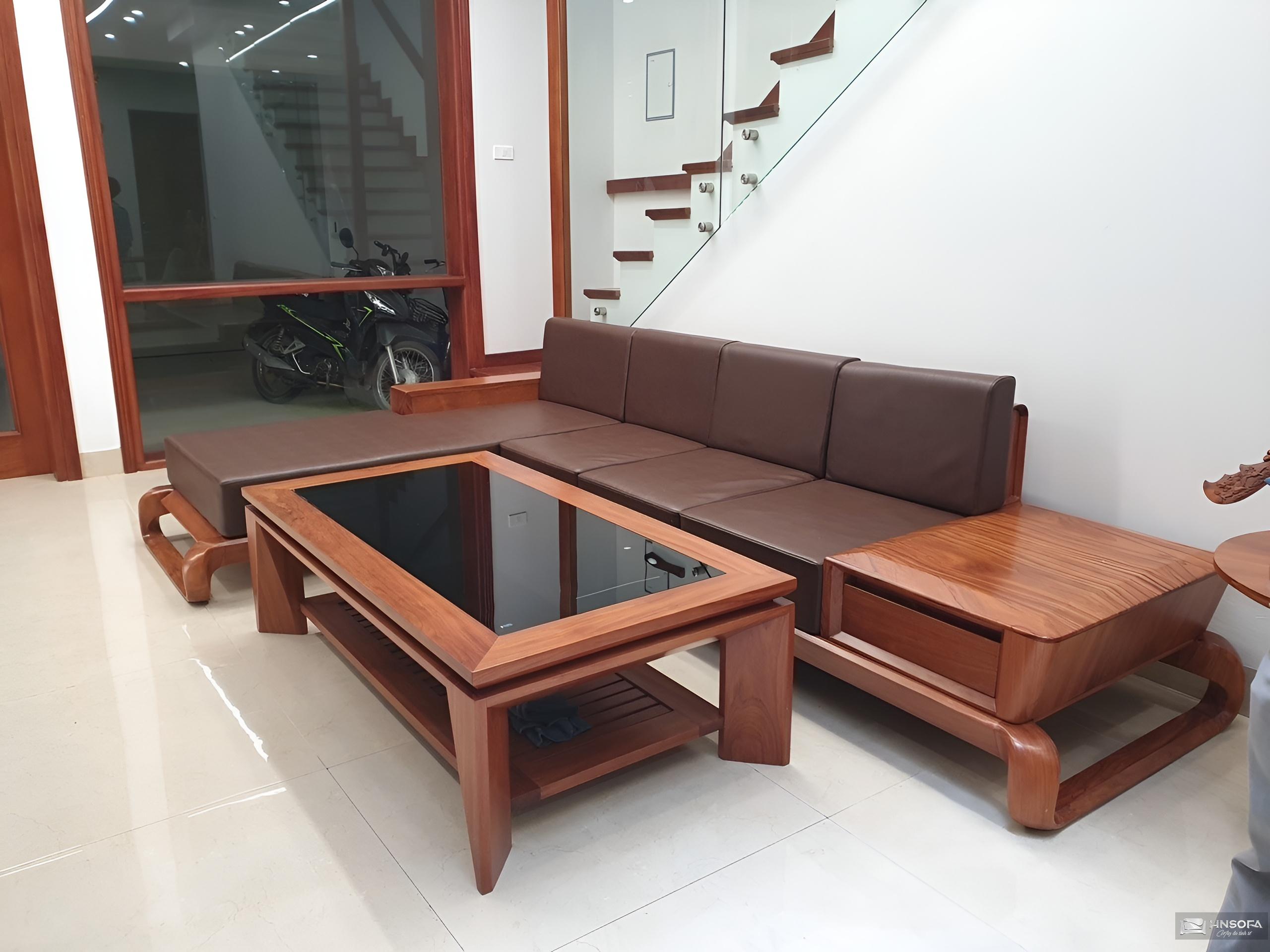 Với đường vân gỗ rõ nét, sofa gỗ hương vân luôn tạo nên sự độc đạo cho không gian của bạn